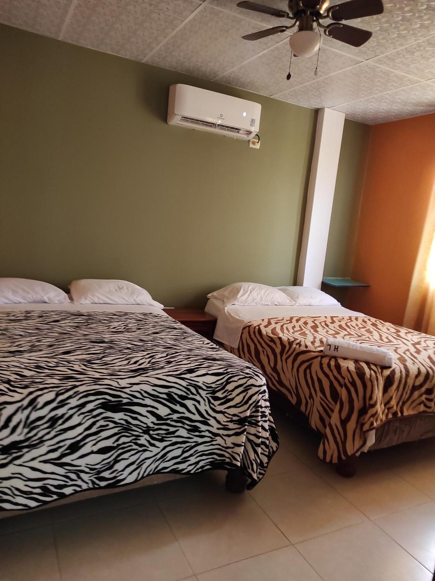 Hostal Las Garzas Del Pelado Плайяс Экстерьер фото